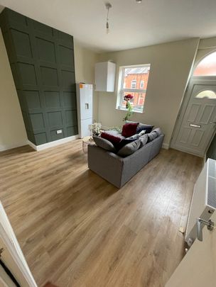 Room in a Shared House, Barton Terrace, LS11 - Photo 1