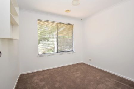 Leafy Cul-de-Sac Comfort – Move Straight In! - Photo 3