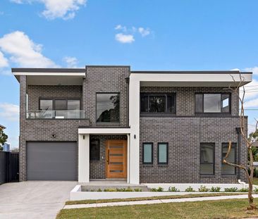 Luxurious Family Living in an Unbeatable Location - Photo 4