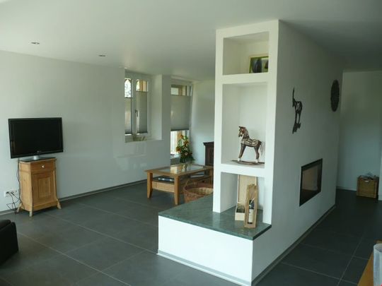 Frisch renovierte Parterrewohnung, zwei Badezimmer und charmantes, rustikales Haus - Photo 1