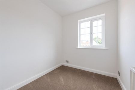 3 bedroom apartment to rent - Photo 2