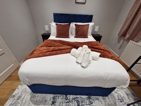 3 Bed Semi-Detached House, Hendon, NW4 - Photo 3