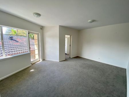 IMMACULATE 2 BEDROOM UNIT IN GREAT LOCATION - Photo 2