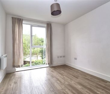 Sycamore Avenue, Woking - 2 bedrooms Property for lettings - Seymours - Photo 1