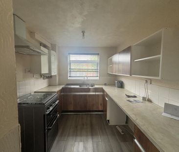 3 bedroom property to rent - Photo 3