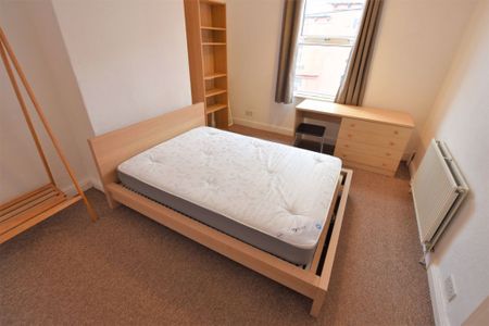 2 bedroom House in Harold Place, Leeds - Photo 5