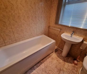 2 bedroom semi-detached house to rent - Photo 6