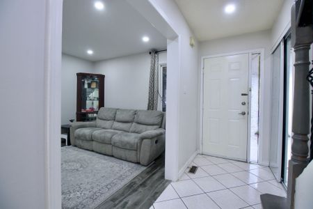 For Lease - 5125 Salishan Circle, Mississauga, Ontario - Photo 3