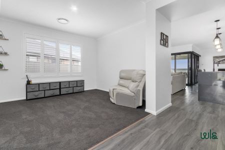 10 Medlar Circuit, Gillieston Heights NSW 2321 - House For Rent | Domain - Photo 3