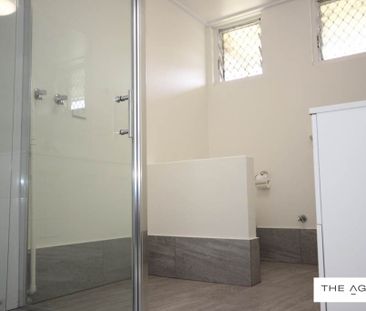 Walk to Kirra restaurants and beaches! - Photo 2