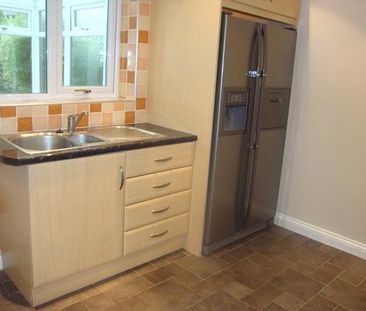 2 bedroom semi-detached house to rent - Photo 4