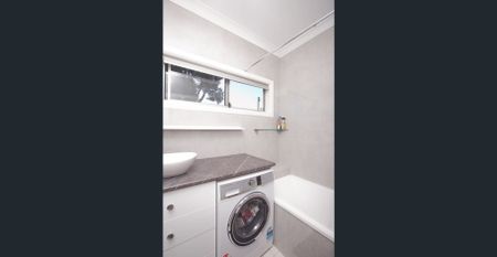 Modern Family Home in a Quiet Griffith Location - Photo 5