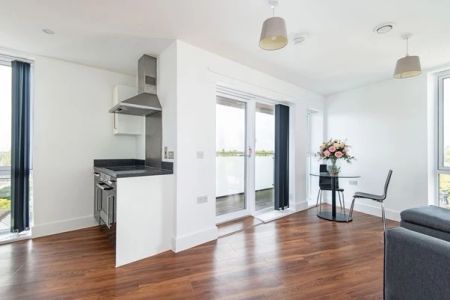 1 Bedroom Apartment - Photo 2