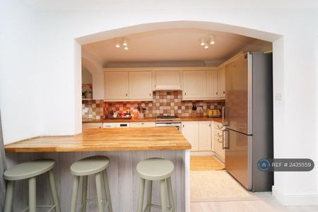 Brampton Gardens, Walton-On-Thames, Hersham - Photo 4