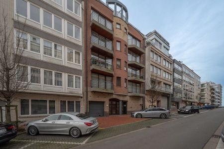 Zeer ruim gemeubeld appartement op wandelafstand van de Zee en de Dumortierlaan! - Foto 3