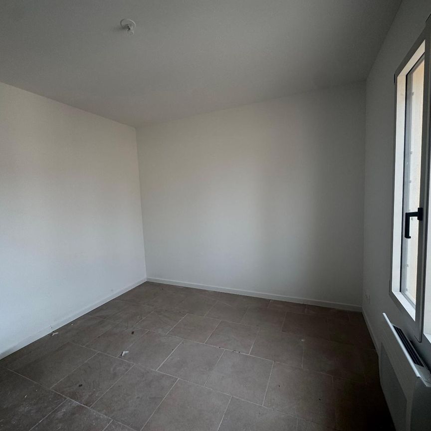 Location Appartement 2 pièces 45m² POURRIERES 83910 - Photo 1