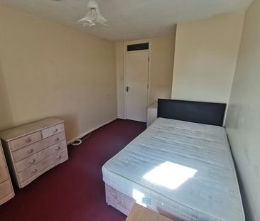 House share to rent on - Photo 1