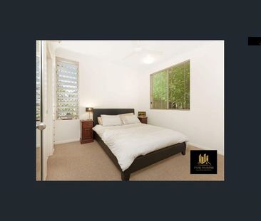 Spacious Apartment with Ensuite and Secure Parking – Minutes from C... - Photo 4
