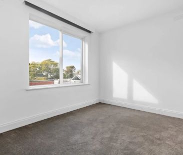 Bright Two-Bedroom Apartment in Prime Richmond Location - Photo 1