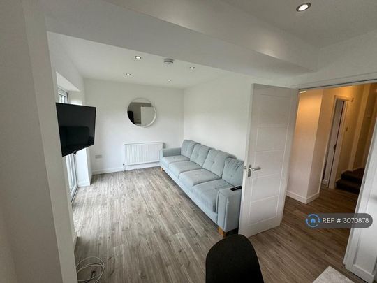 6 bedroom detached house to rent - Photo 1
