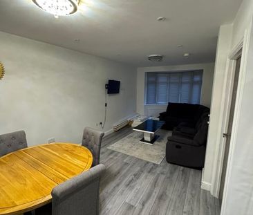 3 Bed Terraced House, Hurst Way, LU3 - Photo 6