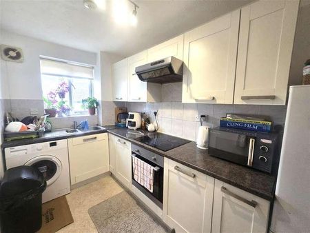 Ascot Court, Grove Road, Aldershot, GU11 - Photo 3