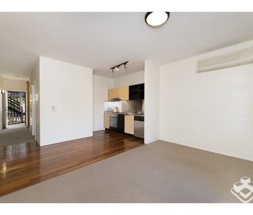 Peaceful, Convenient Living in the Heart of Teneriffe - Photo 5