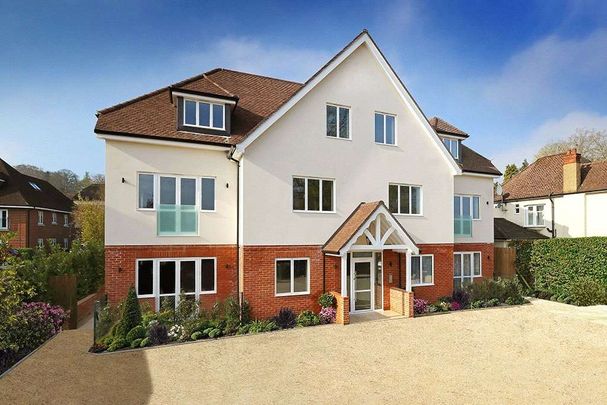 A modern two bedroom, two bathroom apartment with allocated parking - Photo 1