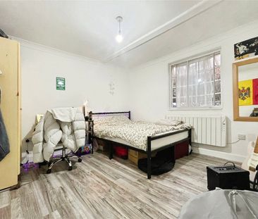 Spring Rise, Egham, Surrey, TW20 9PS - Photo 3