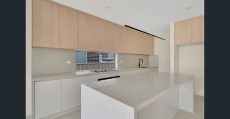 Brand New 5 Bed Duplex in Convenient Location - Photo 4