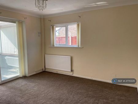 2 bedroom bungalow to rent - Photo 2