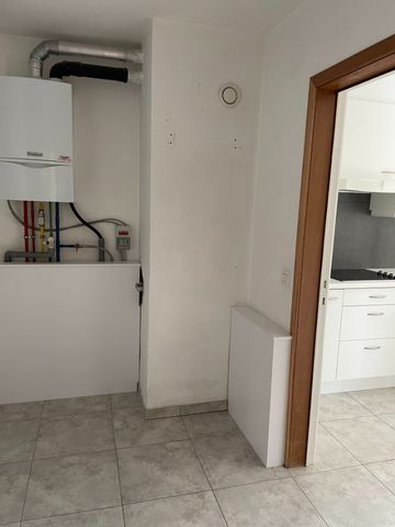 ruim instapklaar twee slaapkamer appartement met groot terras & gelijkvloerse garage - Foto 4