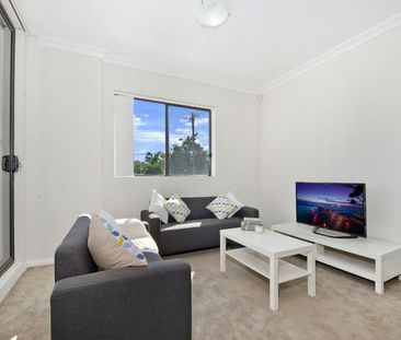 2/84 Tasman Parade, Fairfield West, NSW 2165 - Photo 3