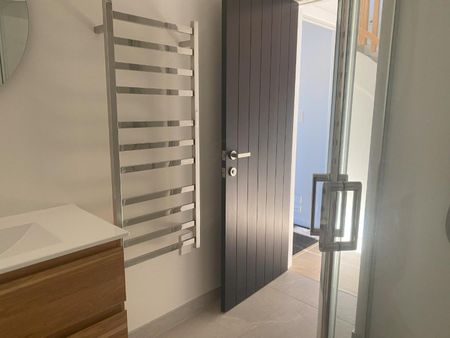 Modern Townhouse in a Handy Stanmore Bay Location - Photo 3