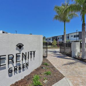 Stunning 4 Bedroom Townhome at Helensvale - Photo 2