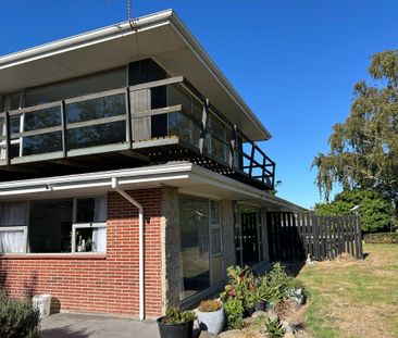 Five Bedrooms In Templeton - Photo 1