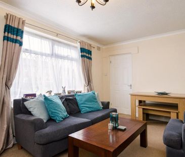 2 bedroom flat to rent - Photo 2