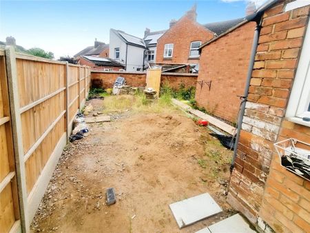 3 bedroom terraced house to rent - Photo 3