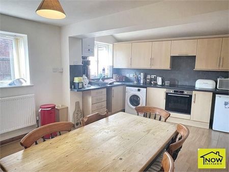 2 bedroom detached house to rent - Photo 3