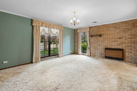 Charming Family Home for Lease in Kooringal - Photo 4