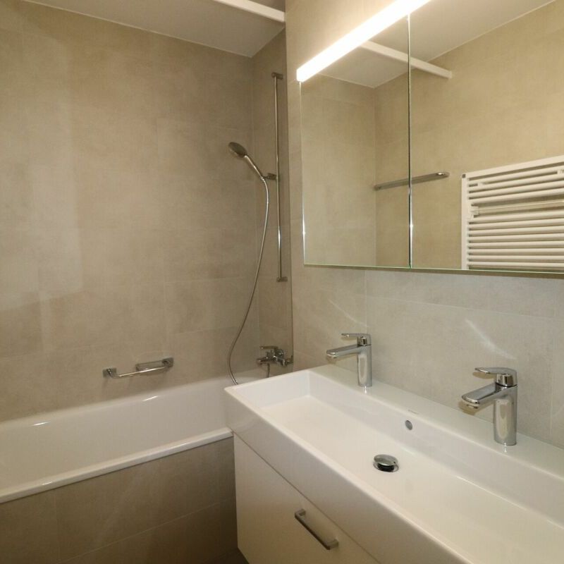 Erstvermietung nach Teilsanierung - gemütliche 3 1/2-Zimmerwohnung in Basel - Photo 1