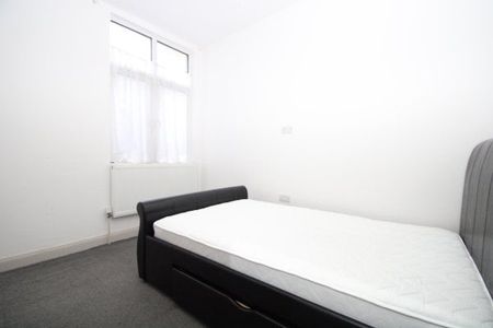 Whitehorse Lane, London, SE25, Property for rent - Photo 3