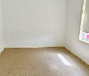 Fresh 3 Bedroom home - Photo 5