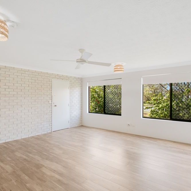 RENOVATED GROUND FLOOR APARTMENT - CLOSE TO KINGSCLIFF BEACH - Photo 1