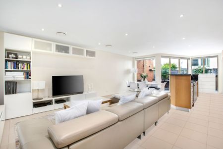 Three Bedroom Bondi Townhouse - Photo 4