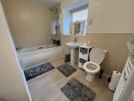 2 Bedroom Flat - Photo 2