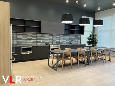 Condo in Coquitlam, BC - Photo 3