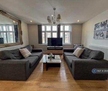 1 bedroom in a flat share to rent - Photo 2