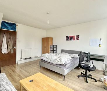 Compton Close, London - Photo 3