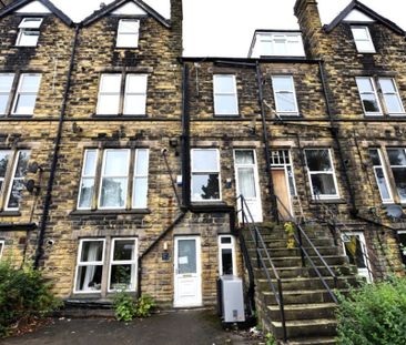 3 bedroom Flat in Hollybank, Leeds - Photo 4